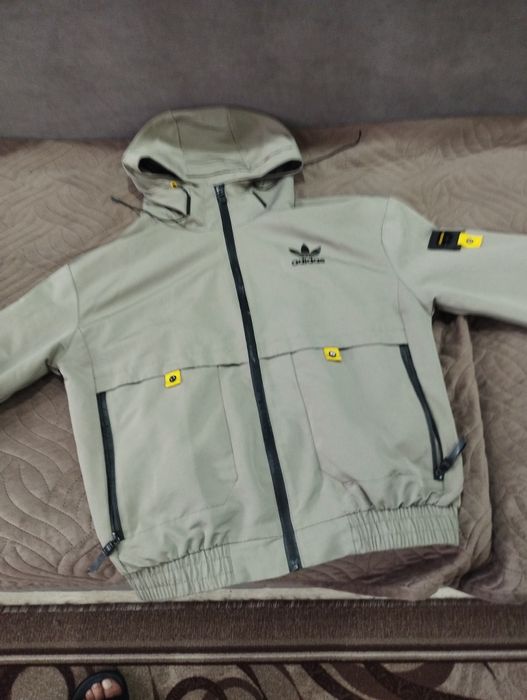 Продам детскую ветровку