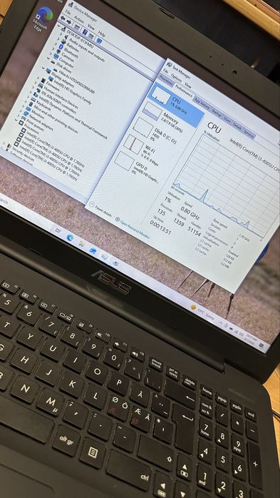 Vând urgent Laptop Asus R557L  funcțonal