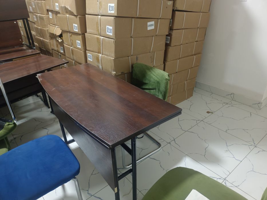 Parta va stullar sotiladi