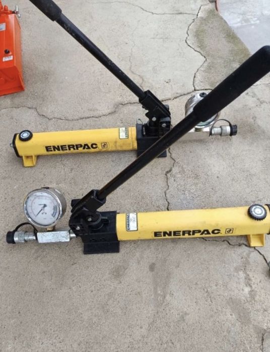 Ръчна хидравлична помпа Enerpac P392 (700 Bar) – Двустепенна