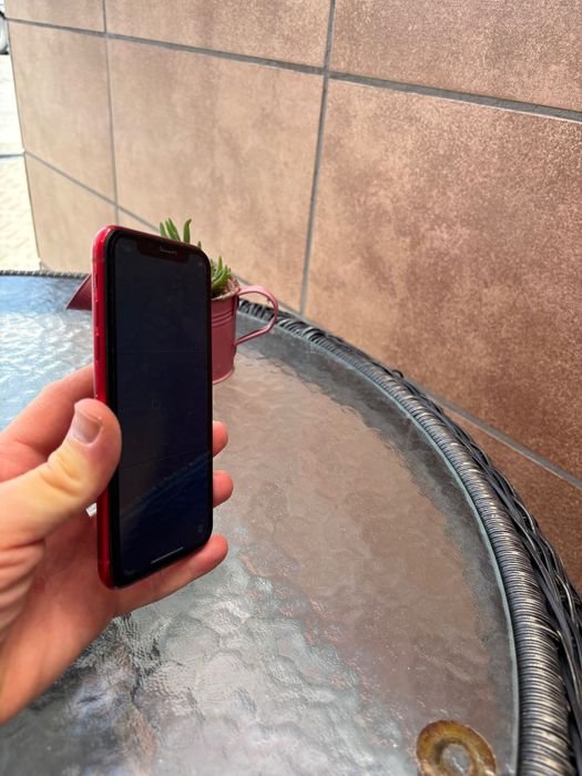 Продавам IPhone XR