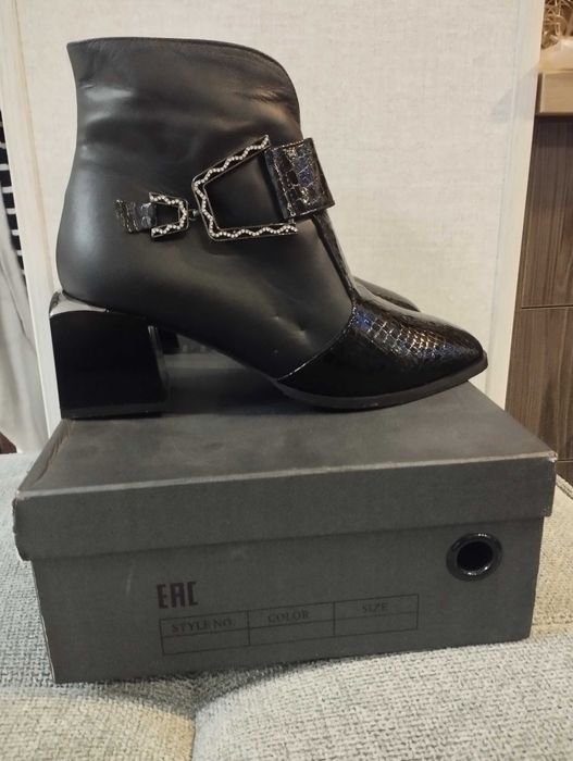 Новые элегантные сапожки из натуральной кожи