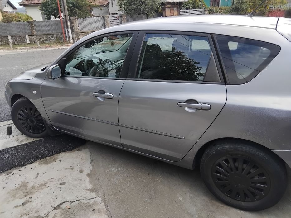 Mazda 3 din 2004 ,1,6 16 valve benzină