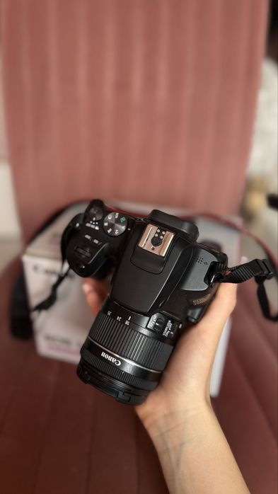 Canon EOS 250D (Rebel SL3) + 18-55mm IS STM – като нов