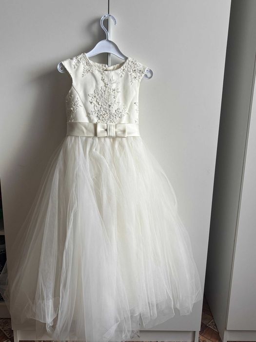 Продам детские платья для девочек праздник наряд