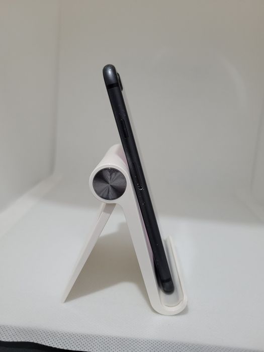 Ipfone 8 - 64gb in stare foarte buna