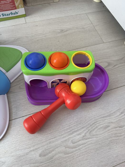 Музикалната кула с цветни топки на Little Tikes