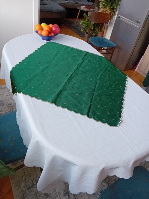 Трапезна маса от естествено дърво