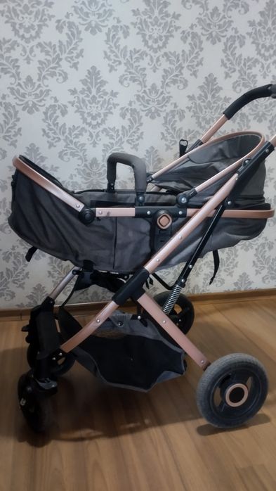 Детская прогулочная коляска