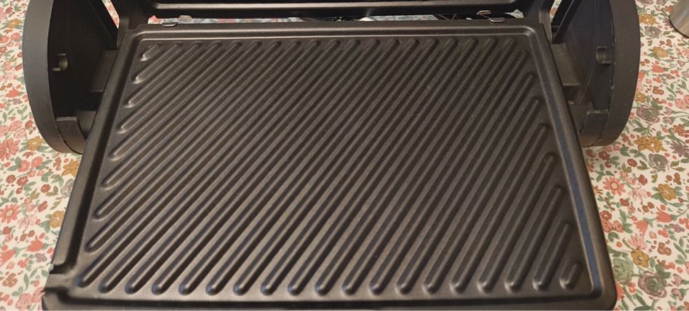 Грил и скара за месо и сандвичи