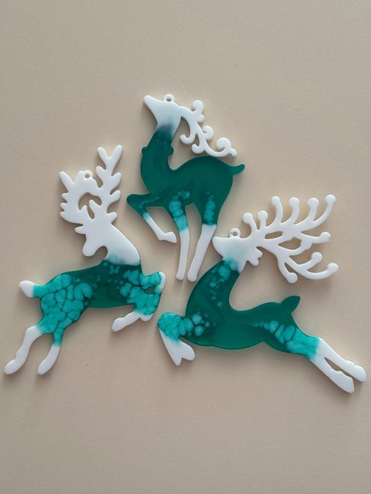 Коледни еленчета от епоксидна смола