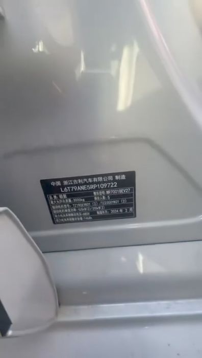 Zeekr 001 FR 100kWh 4WD silver