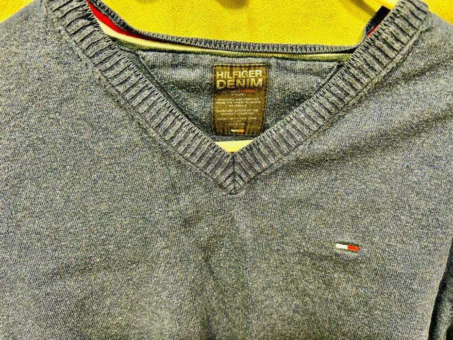 Vând crop top hilfiger denim