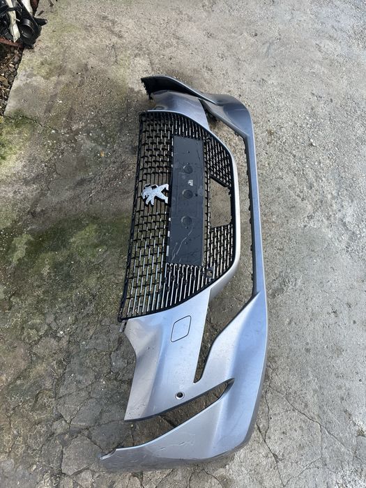 Bară față peugeot 208.