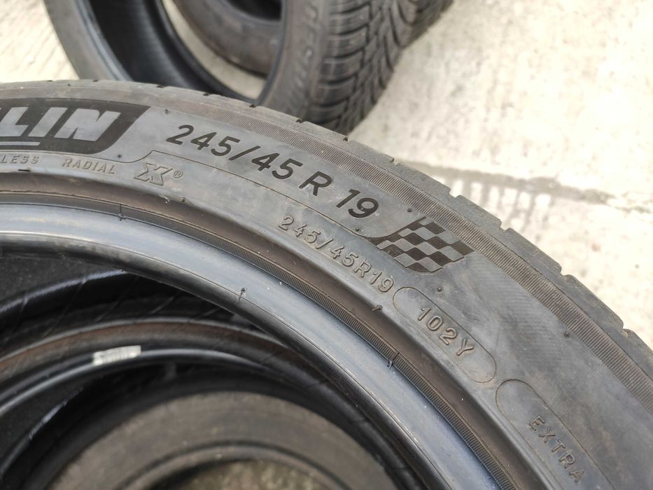 2бр Летни гуми 245 45 19 - Michelin