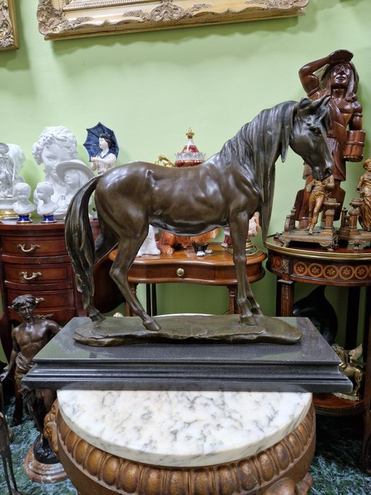 Страхотна антикварна френска бронзова авторска фигура скулптура