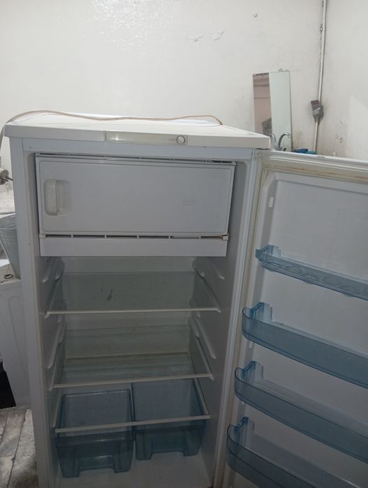 Рабочий холодильник 1.40см высота