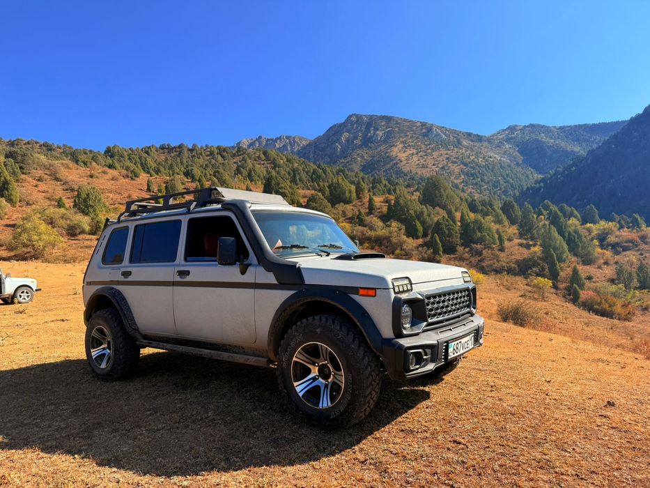 Нива  ВАЗ 2131 5 дверная