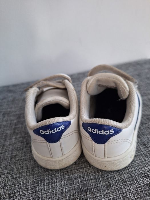 Adidași de piele nr 22-23