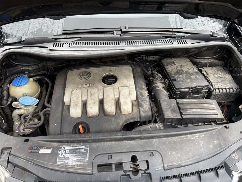 Vw touran 2.0 l 140 cp