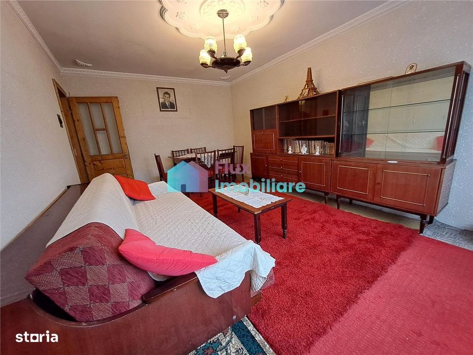 Apartament cu 3 camere etaj 2 Obcini zona Dany Gry
