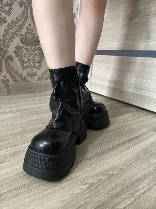 Продам женские ботинки новые