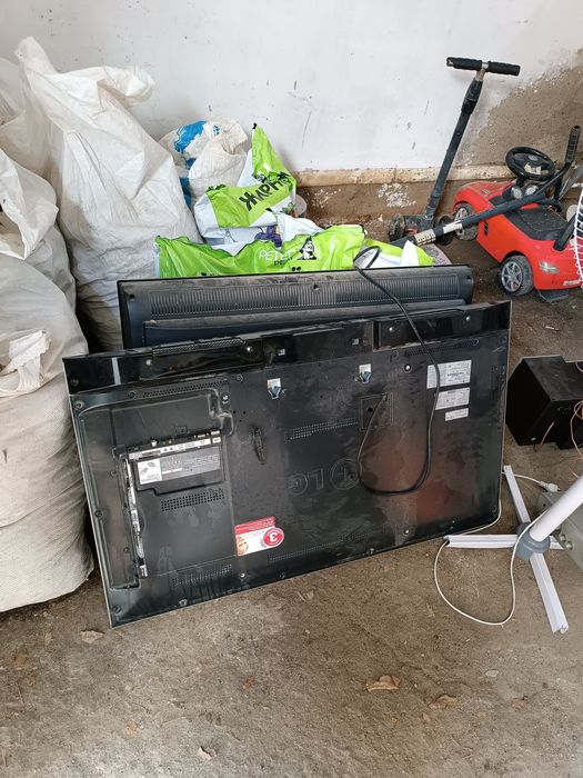 2 телевизора на запчасти