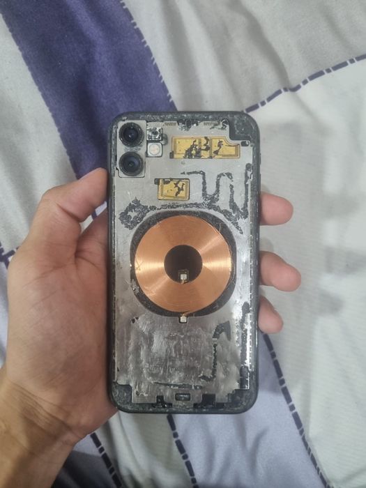 Продам айфон 11