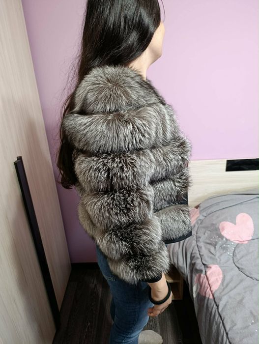 Кожено яке с косъм от сребърна лисица