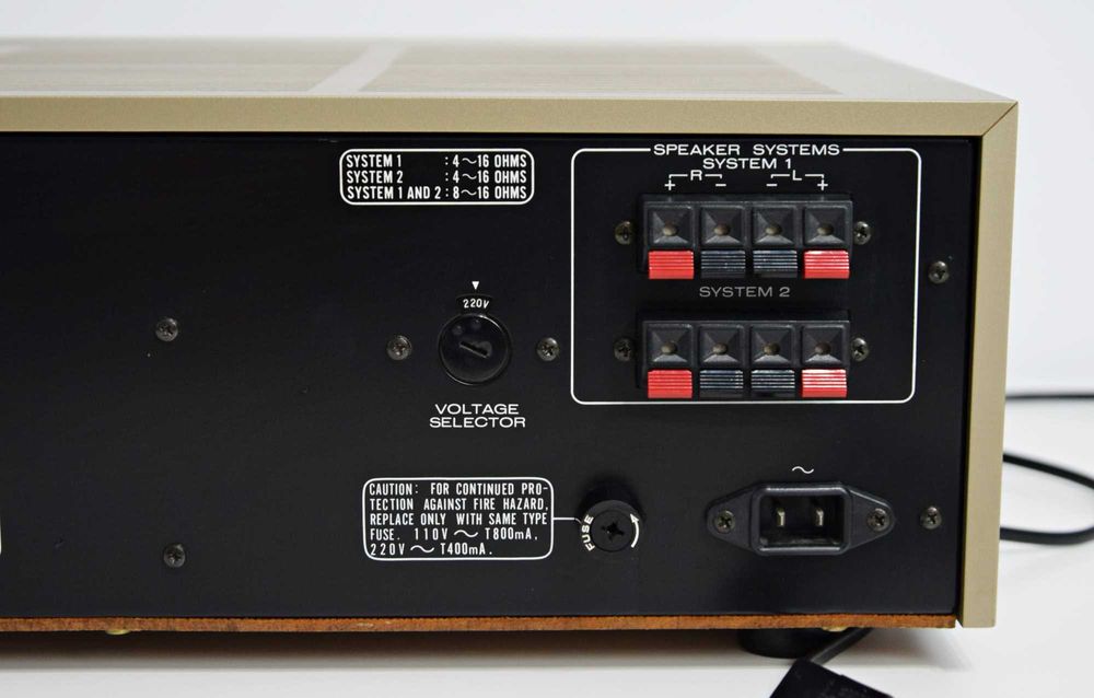 Amplituner Marantz SR-810, amplificator