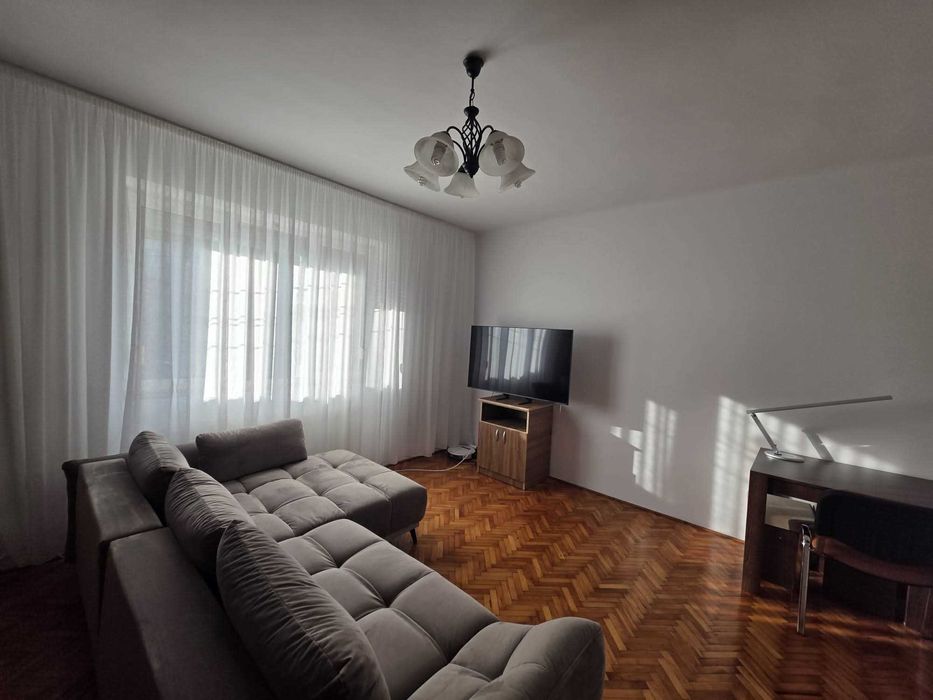 Apartament piata mica