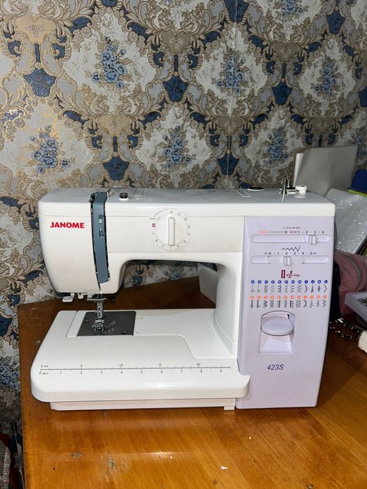 Швейная машина Janome
