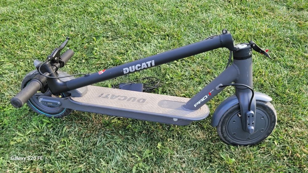Trotinetă Ducati EVO aproape nouă – 30 km/h, super preț!