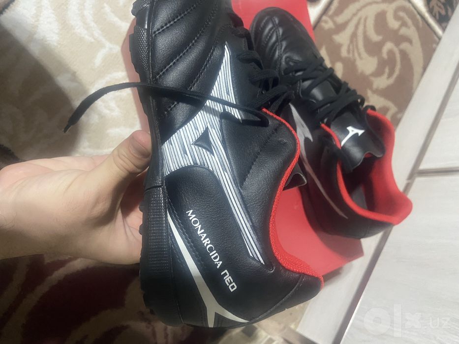 Mizuno Сороконожки.