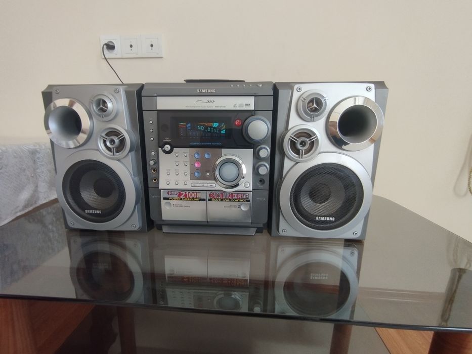 Продается музыкальный центр, телевизор, двд и косета, подставка