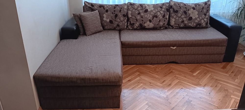 Разтегателен диван