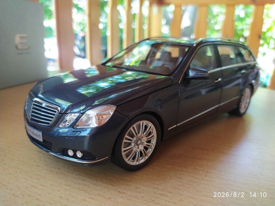 1:18 Метален модел на Mercedes S212 E-Klasse T-Modell / Tenorit Grau / 2009- Minichamps
