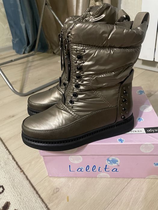 Продам зимнюю обувь детская