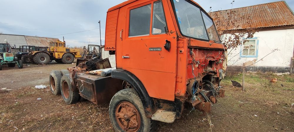 КамАЗ тягач на запчасти