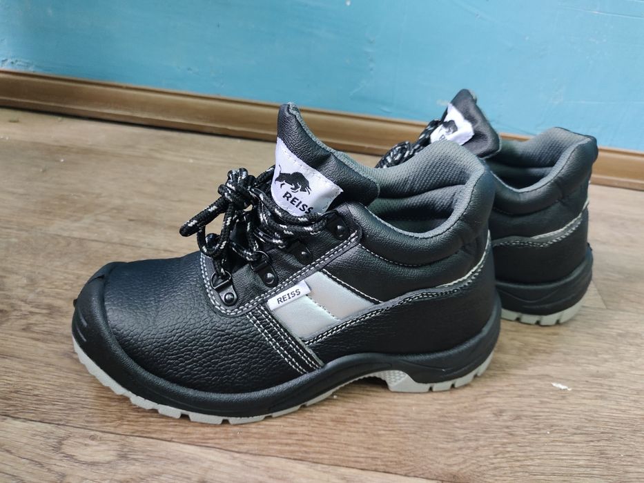 Продам новые спец.   ботинки