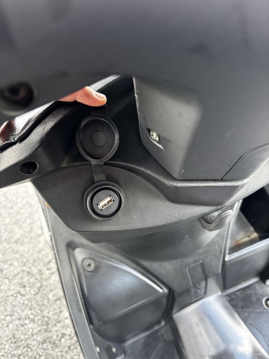 Vand schimb scuter benzina generic 4000 de lei neg