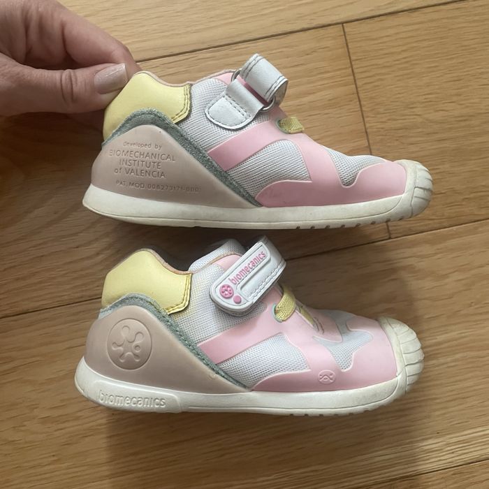 Затворени обувки Biomecanics