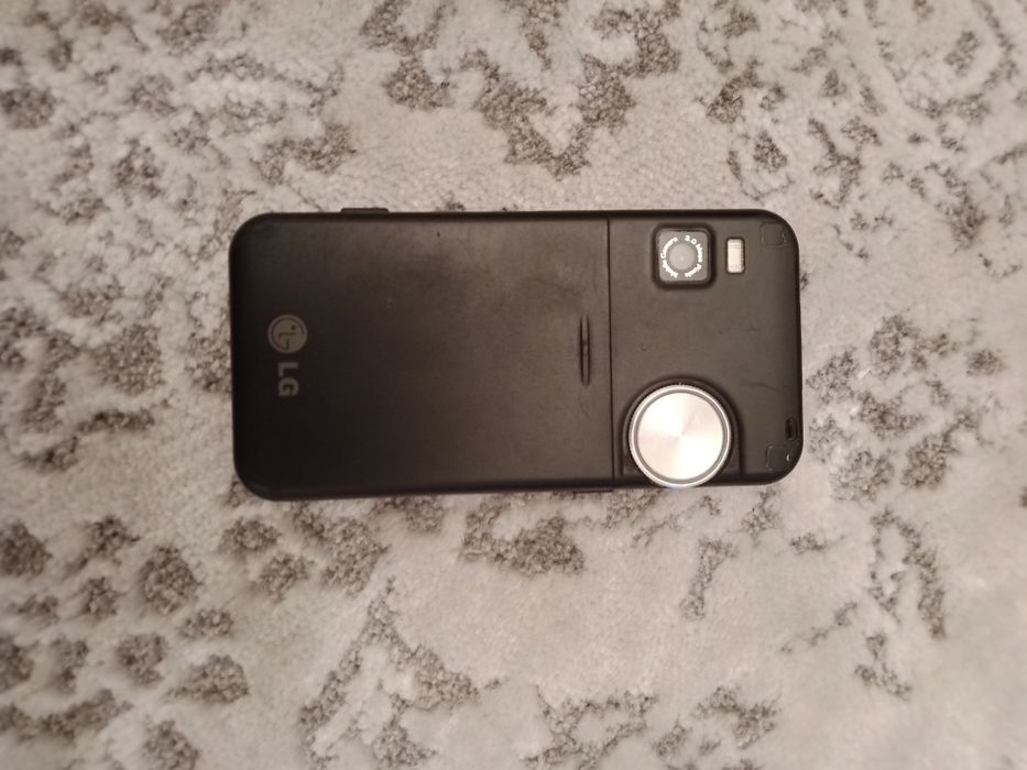 Телефон LG KF690
