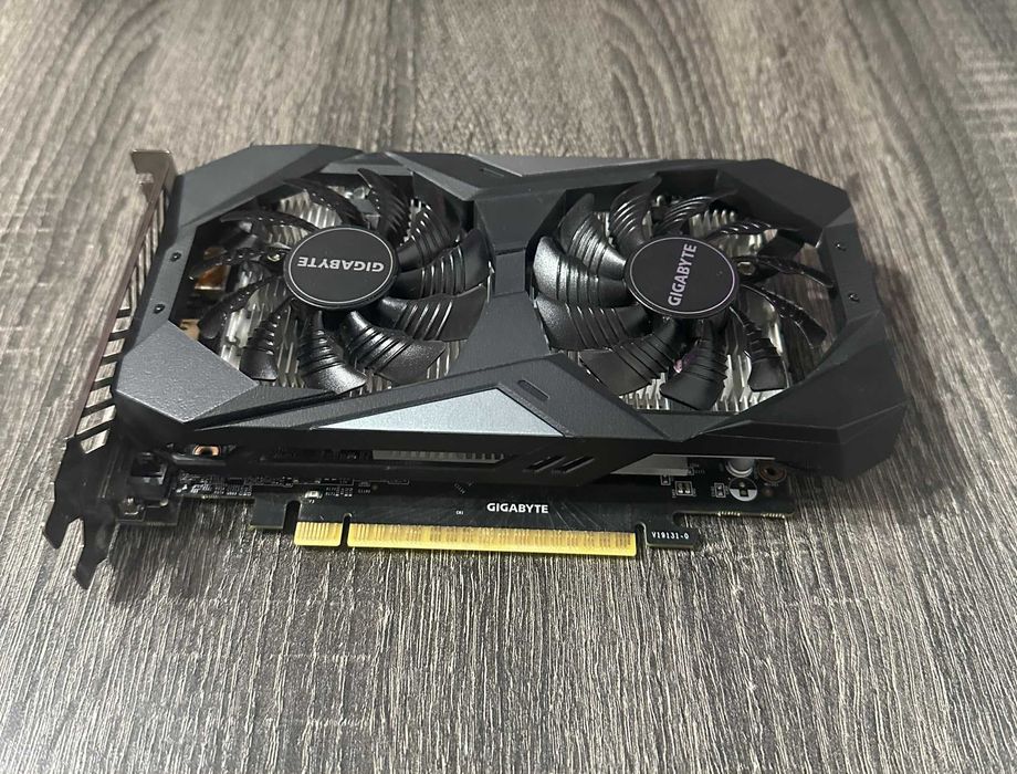 Vând Placă Video Gigabyte GeForce GTX 1650 OC Edition, 4GB