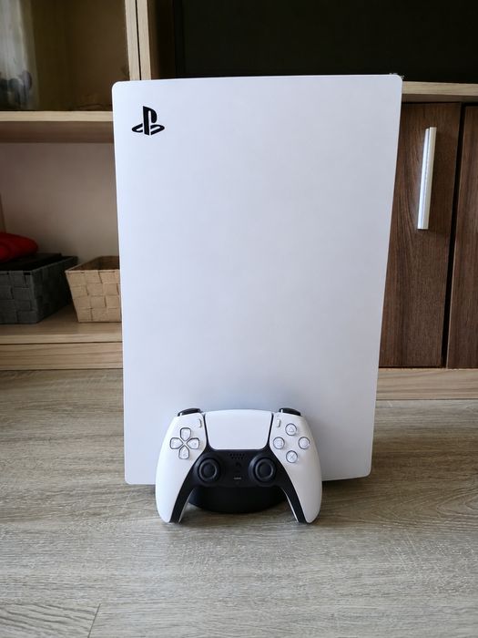 Playstation 5 Disc Edition + контролер + 2 игри