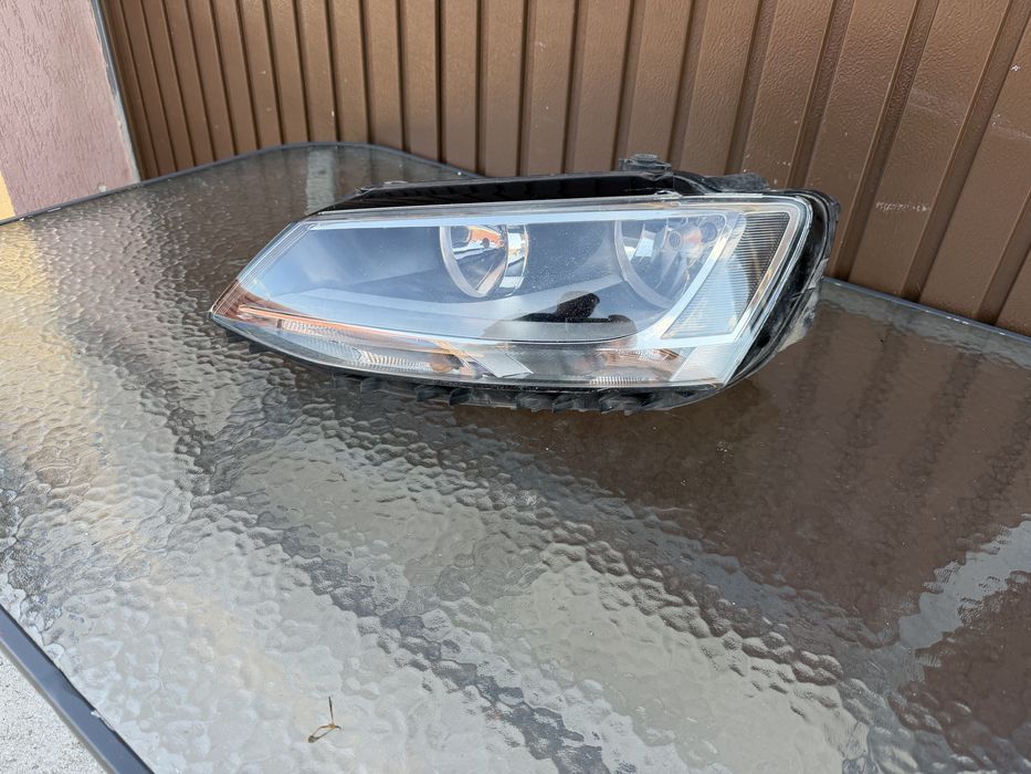 Far stanga vw jetta