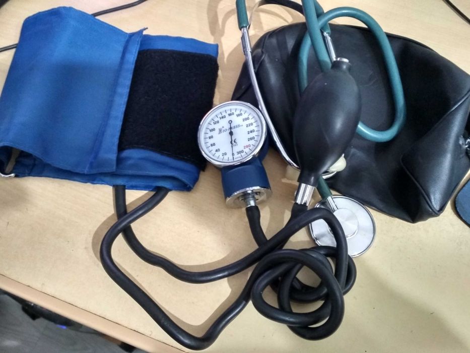 Тонометр механический, в комплекте !