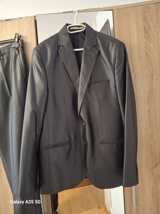 Costum bărbătesc de ocazie.