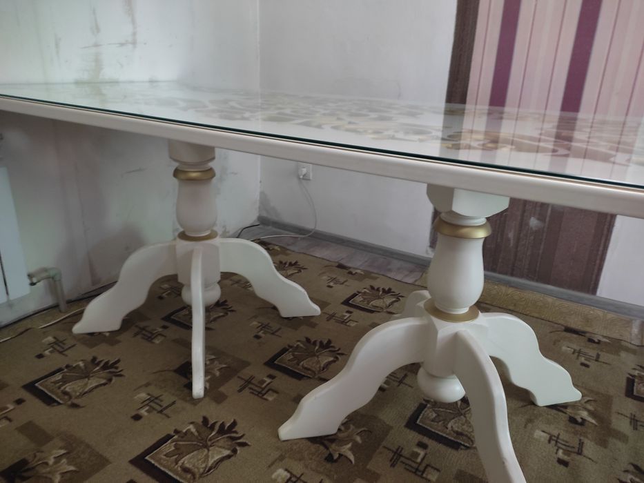 Обеденный стол резной