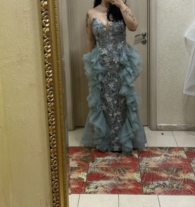 Продавам официална рокля